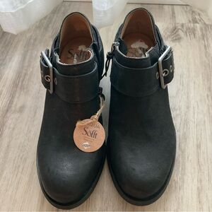 ☔️ SOLD! Water Resistant Black Leather Ankle Boots Booties By Sofft Size 6 New